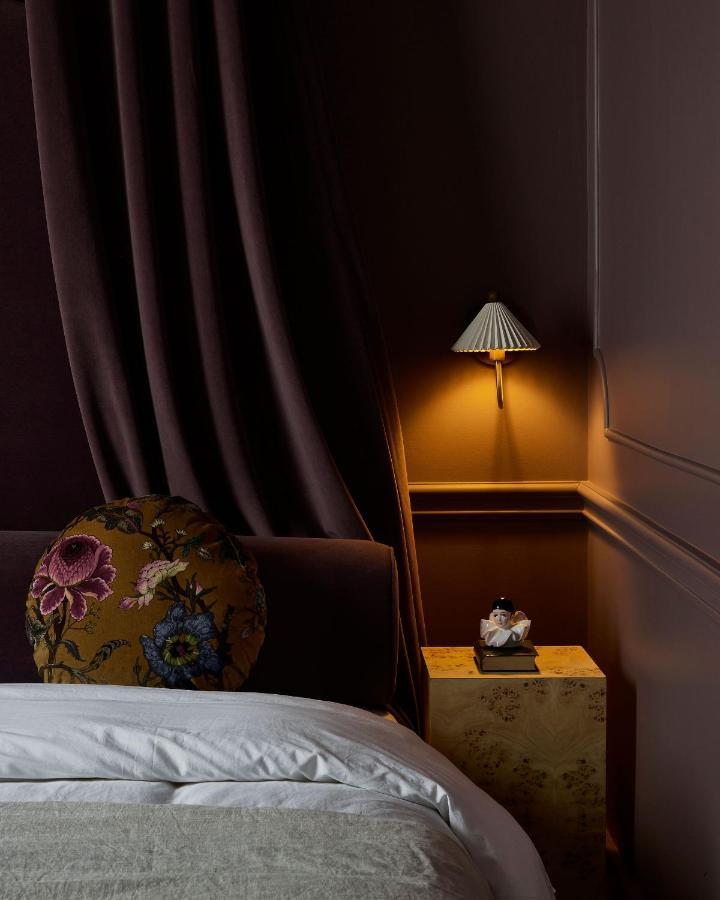 Hotel Julie Стратфорд Екстериор снимка